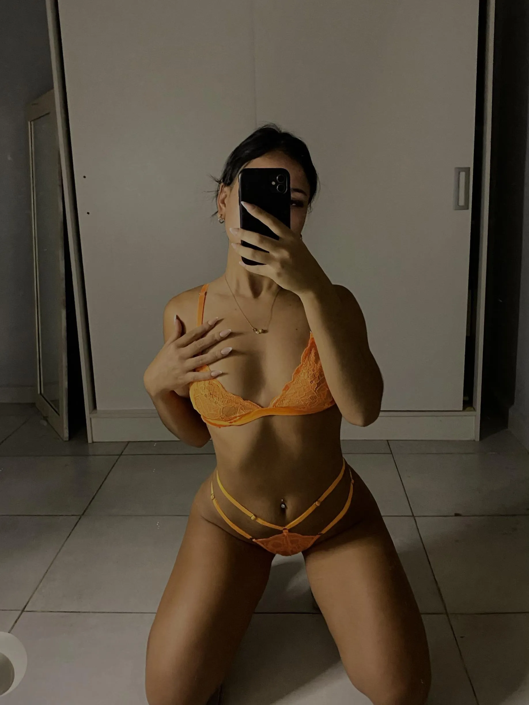 I can be your favorite lover, Without your gf knowing