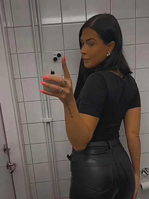 i have been very horny today 🙊 i have been very horny today 🙊