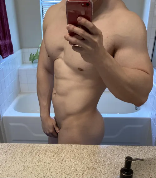 Just a selfie before hopping in the shower. You can join ;)