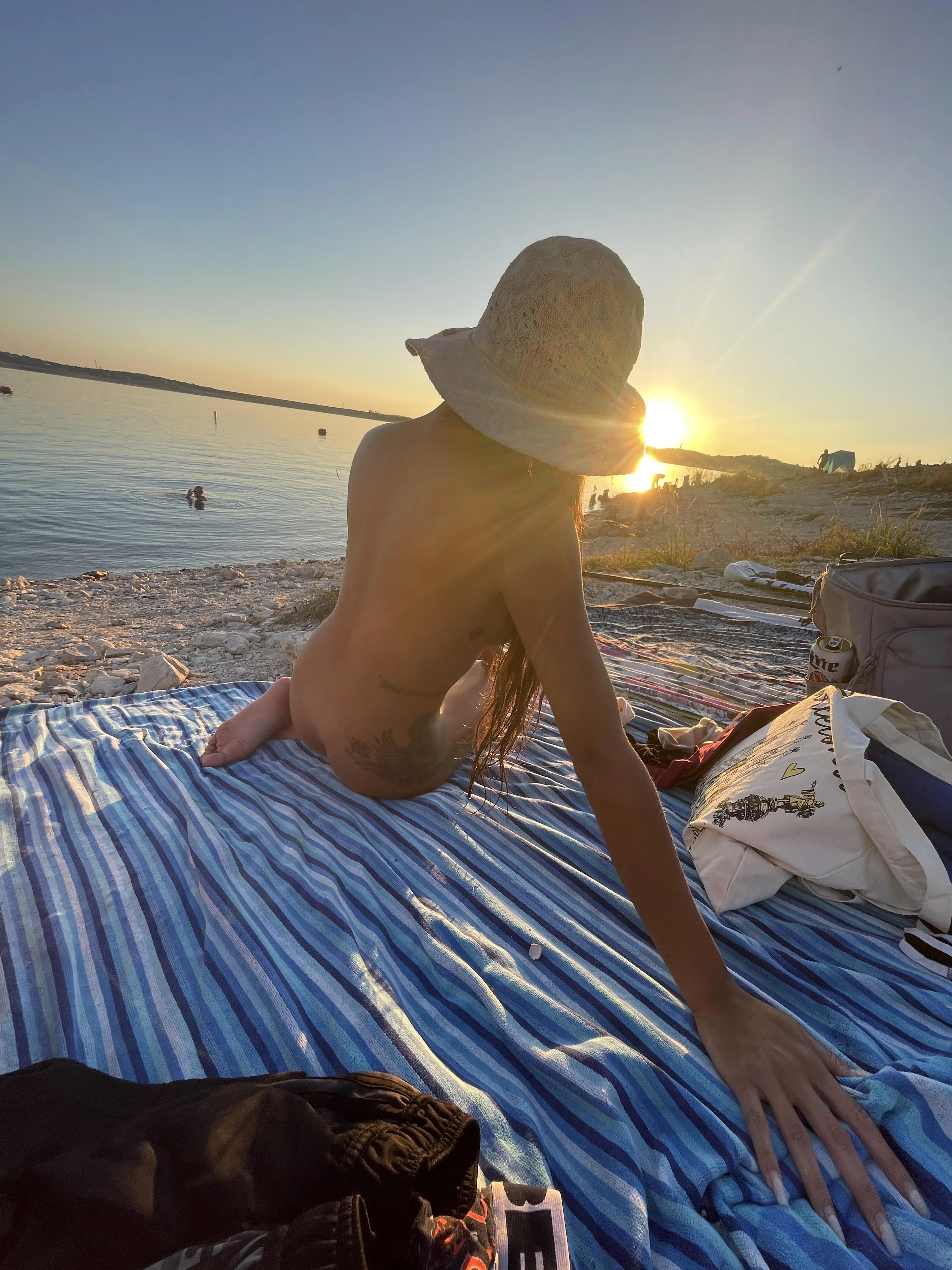 Let’s get naked outside! 🤩