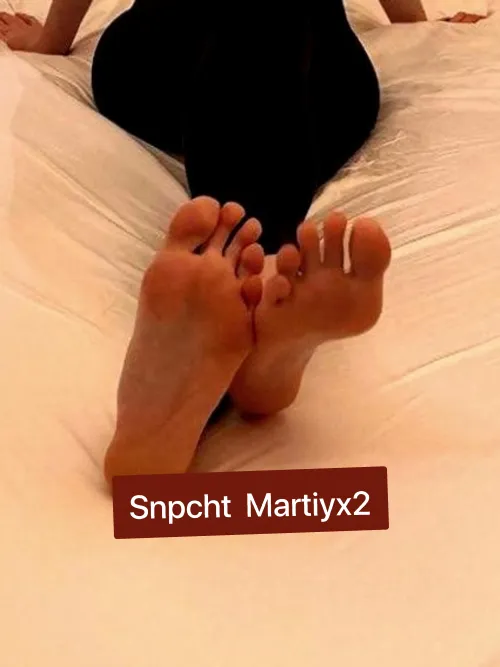 Looking for a good feet worshipper...