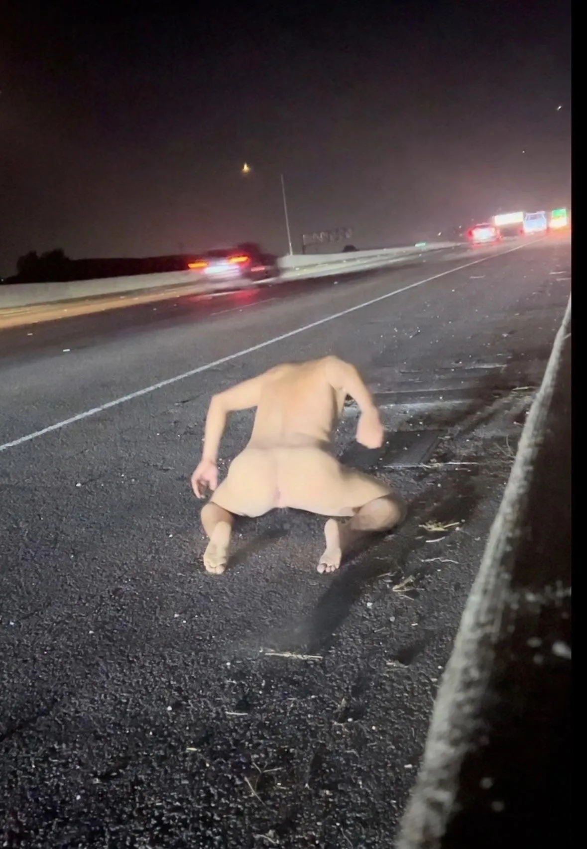 Love how bare she looks