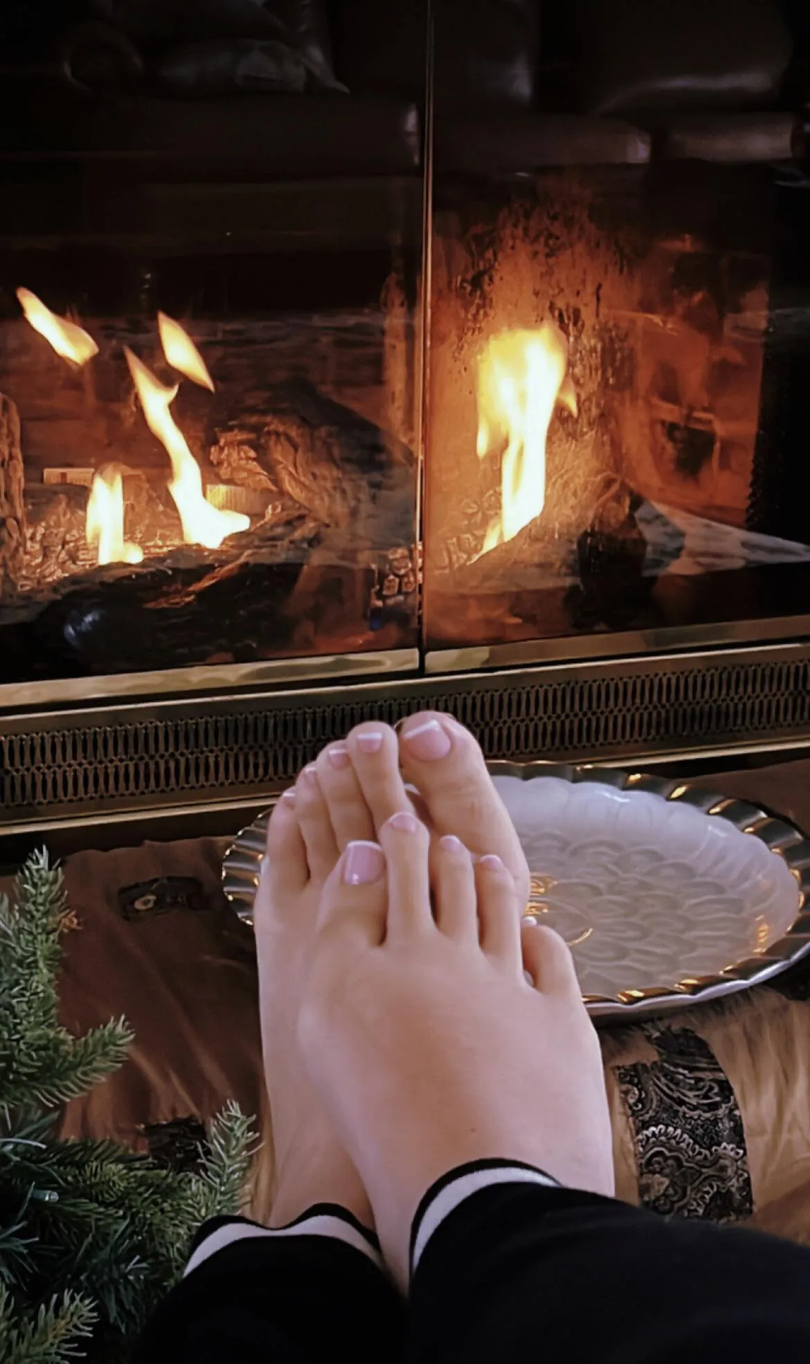 [oc] French tips by the fire