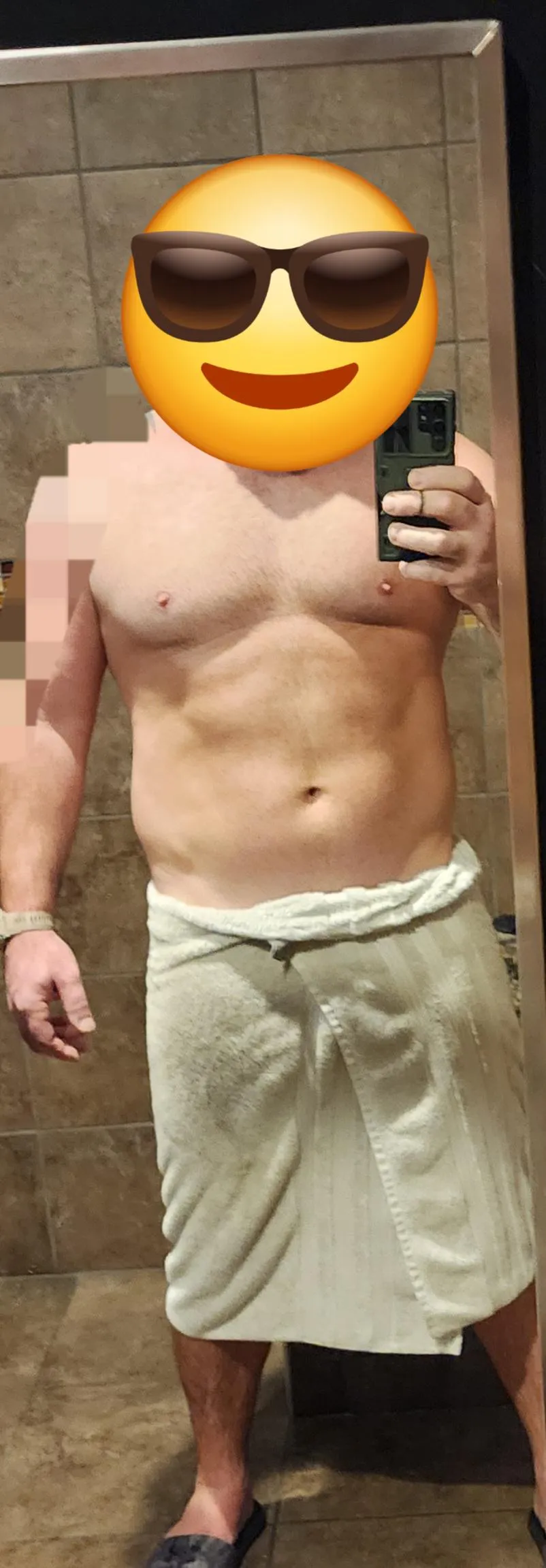 41 white looking to meet women or couples only