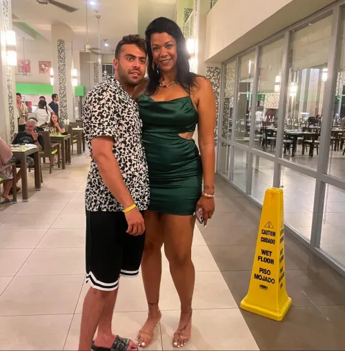 6,5 woman with 6,1 guy