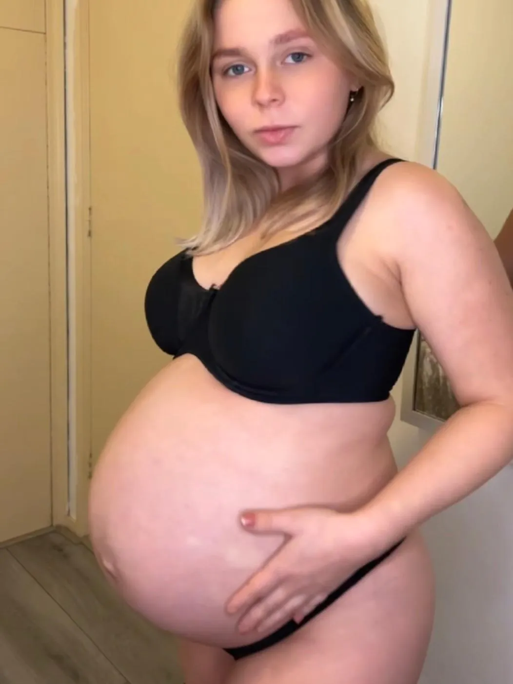 Are pregnant women attractive?