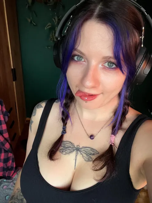 going to the gym [f]