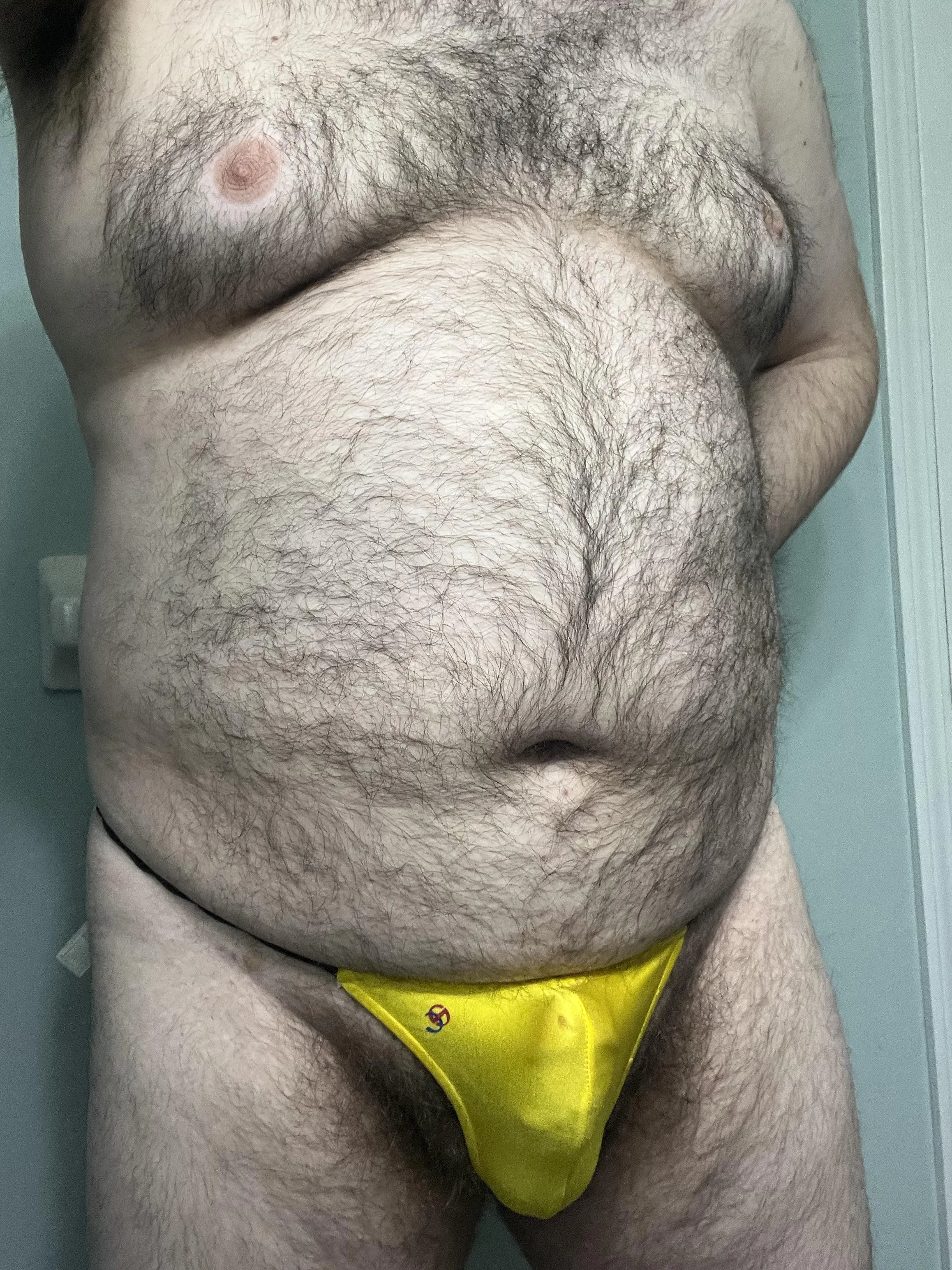 Gotta show as much hair as possible