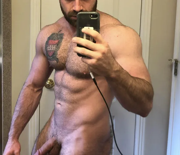 Hairy body and muscles! There is nothing better than that 😉