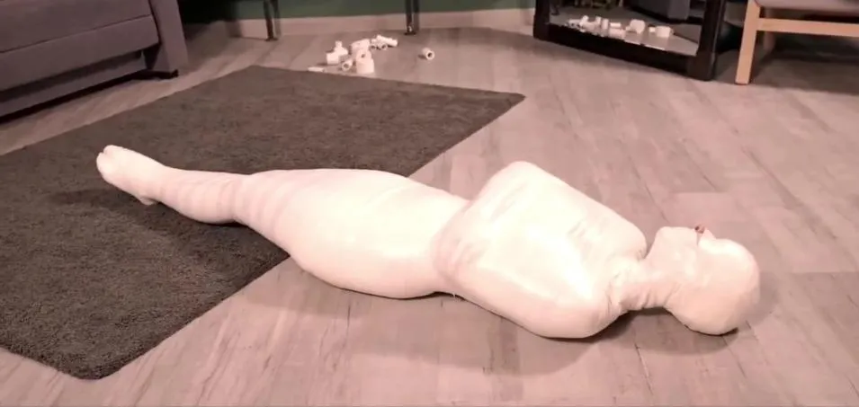 What I would do to have my own female mummy to play with.