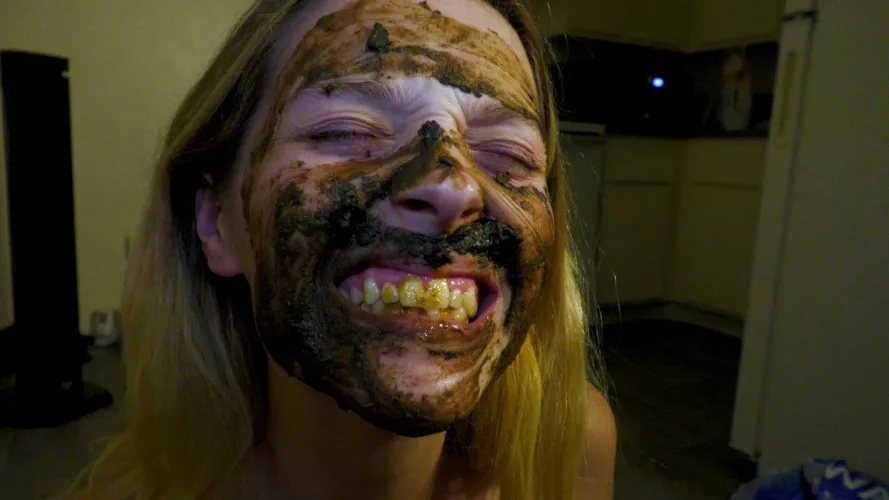 What would my dentist say, if he saw this ?  (f)