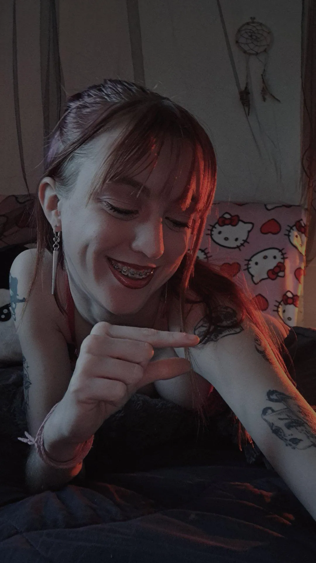 You call that a big boy cock? Stop kidding, look at it it's tiny.