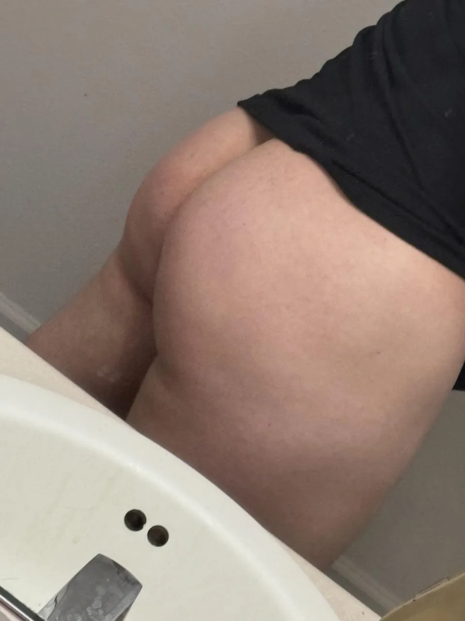(20) [M4MMM] bottom looking for either one top or multiple to use me I’m a virgin and I cannot host just dm me