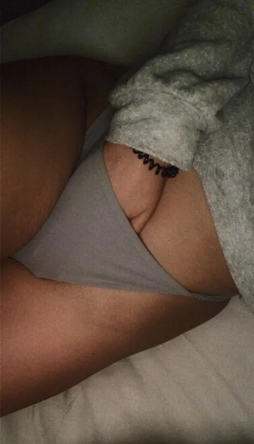 23 [F4M] my plans Saturday plans were cancelled so I'm just gonna watch TV and masturbate