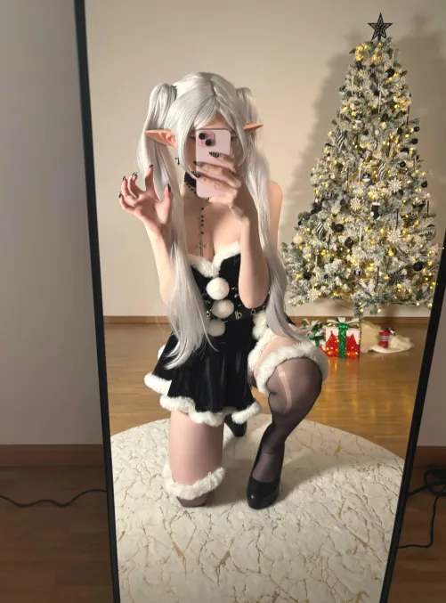 Goth Frieren cosplay by ShyVelvetRose