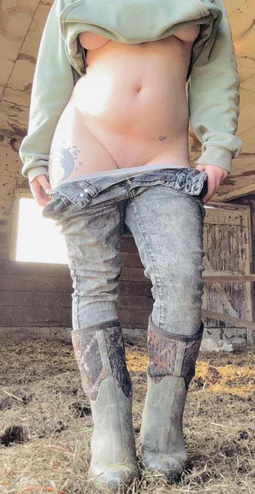 Had to take a little break during barn chores to show off a little 🤫🐮