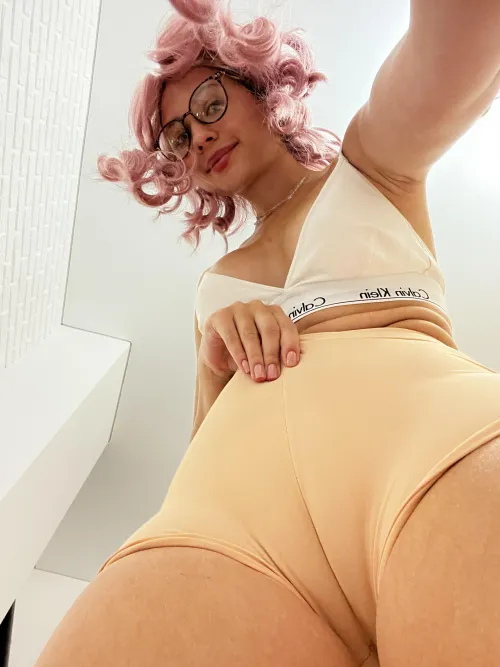 Hi there ;-) What's the last thing you'd say knowing there's 2 seconds left before your face gets busy?