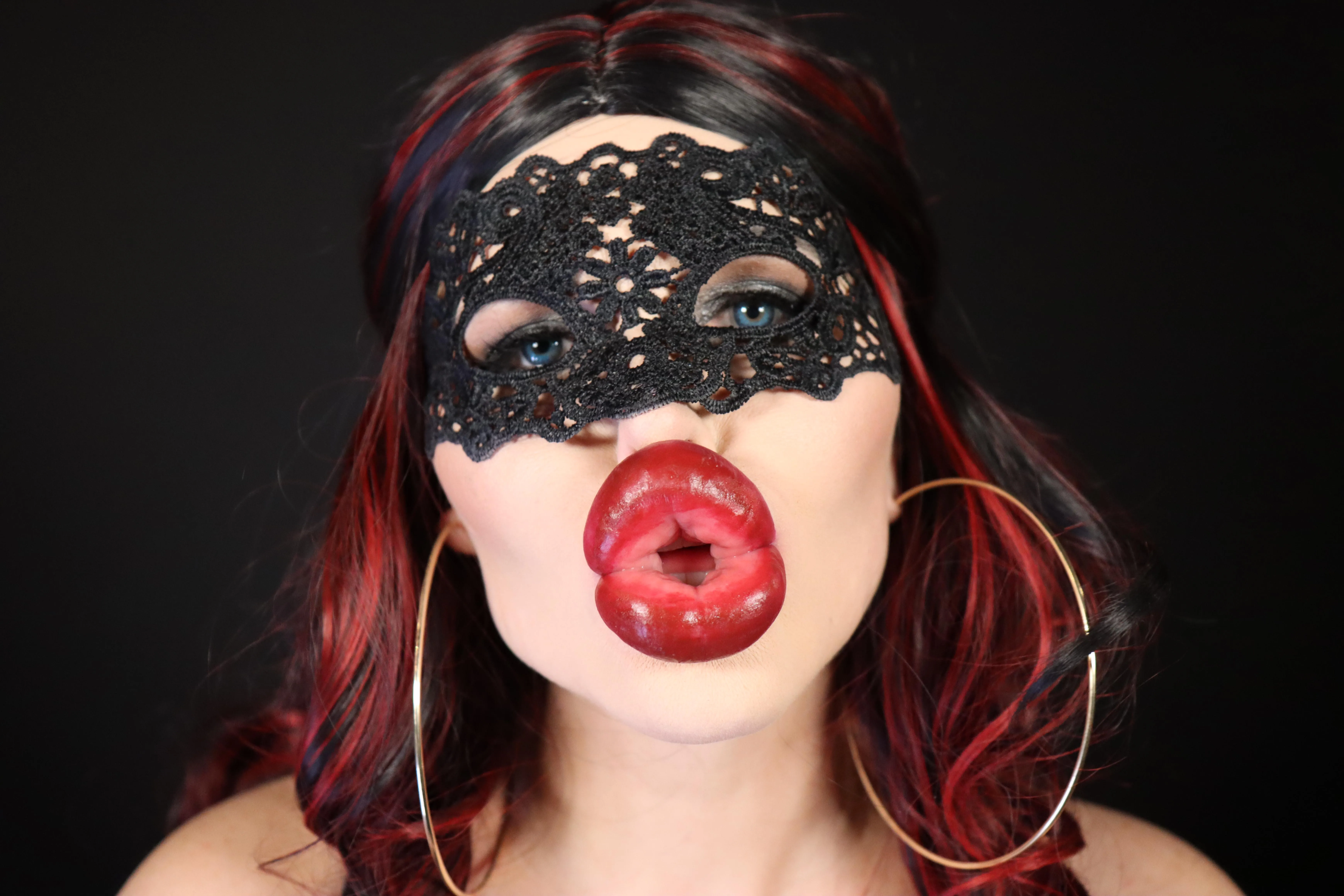 Is there a limit to how BIG a Bimbo's Lips Should be?