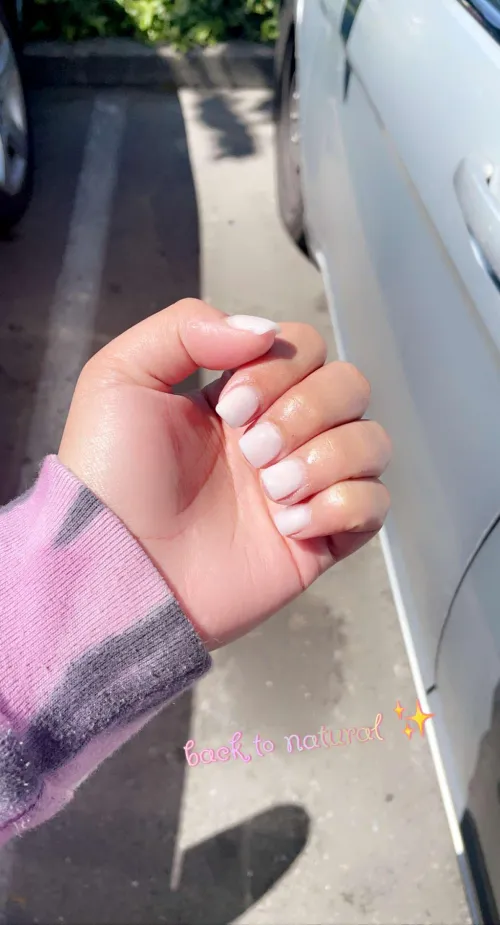 love a little nail polish💕