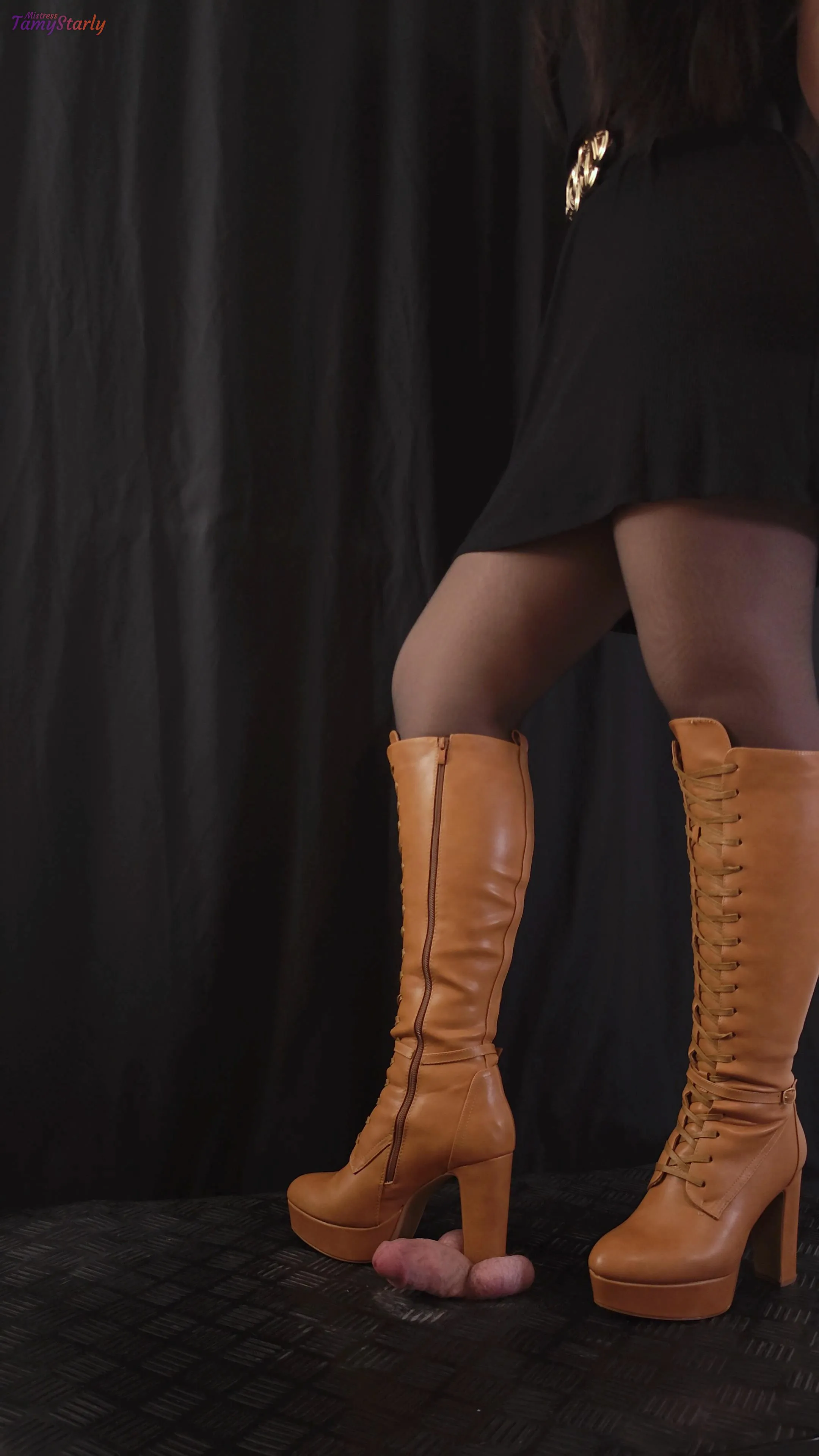 Squeezing down these balls🤎