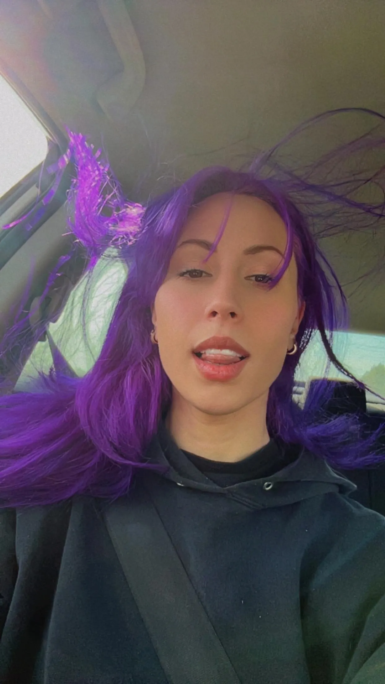 The wind worships me and touches for free, but you? Obey and Entertain me 🤹‍♀️