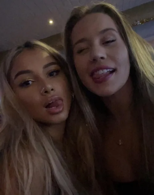 Who’s prettier babe?