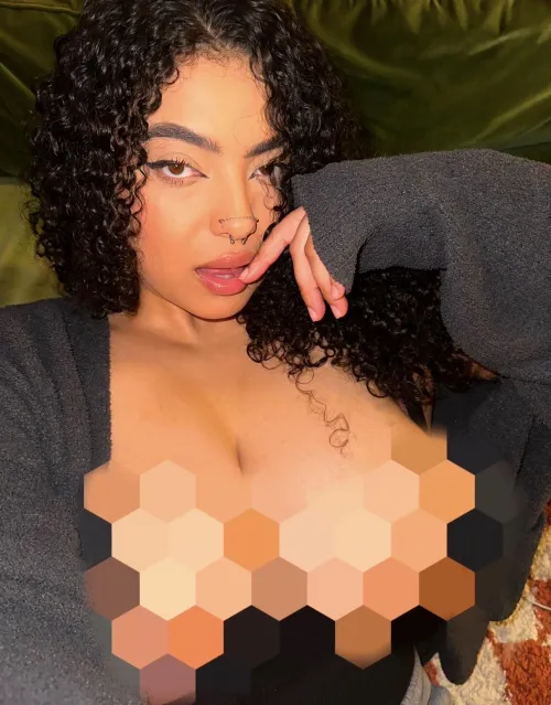 You can’t help but imagine how incredible I must look underneath the pixels, isn’t that right simp? 🥀