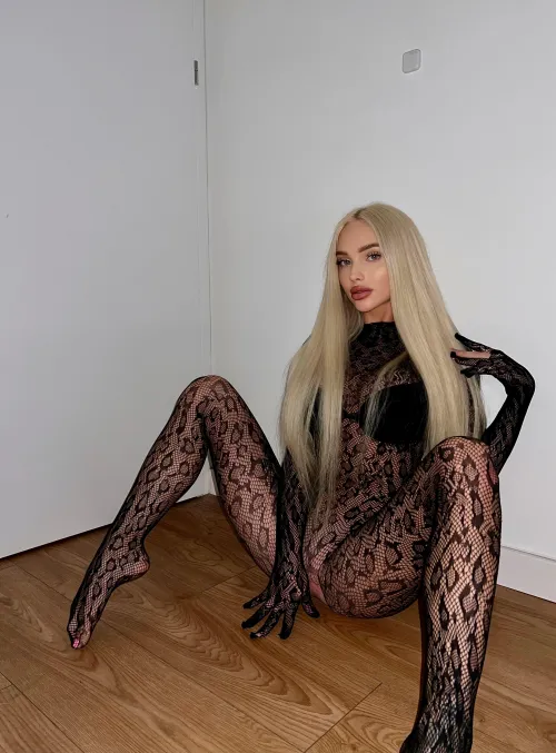yours on my first date fishnet