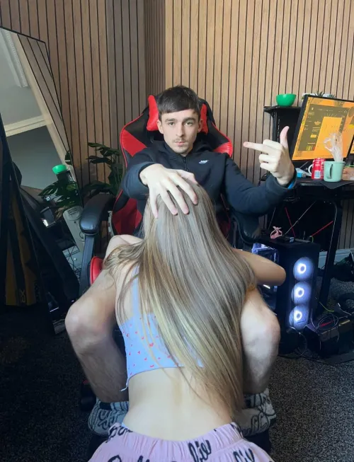 Bet u dream of being there instead of her u piggy 🐖😈 Get in my dms to serve your new scally master 👑👇🐖