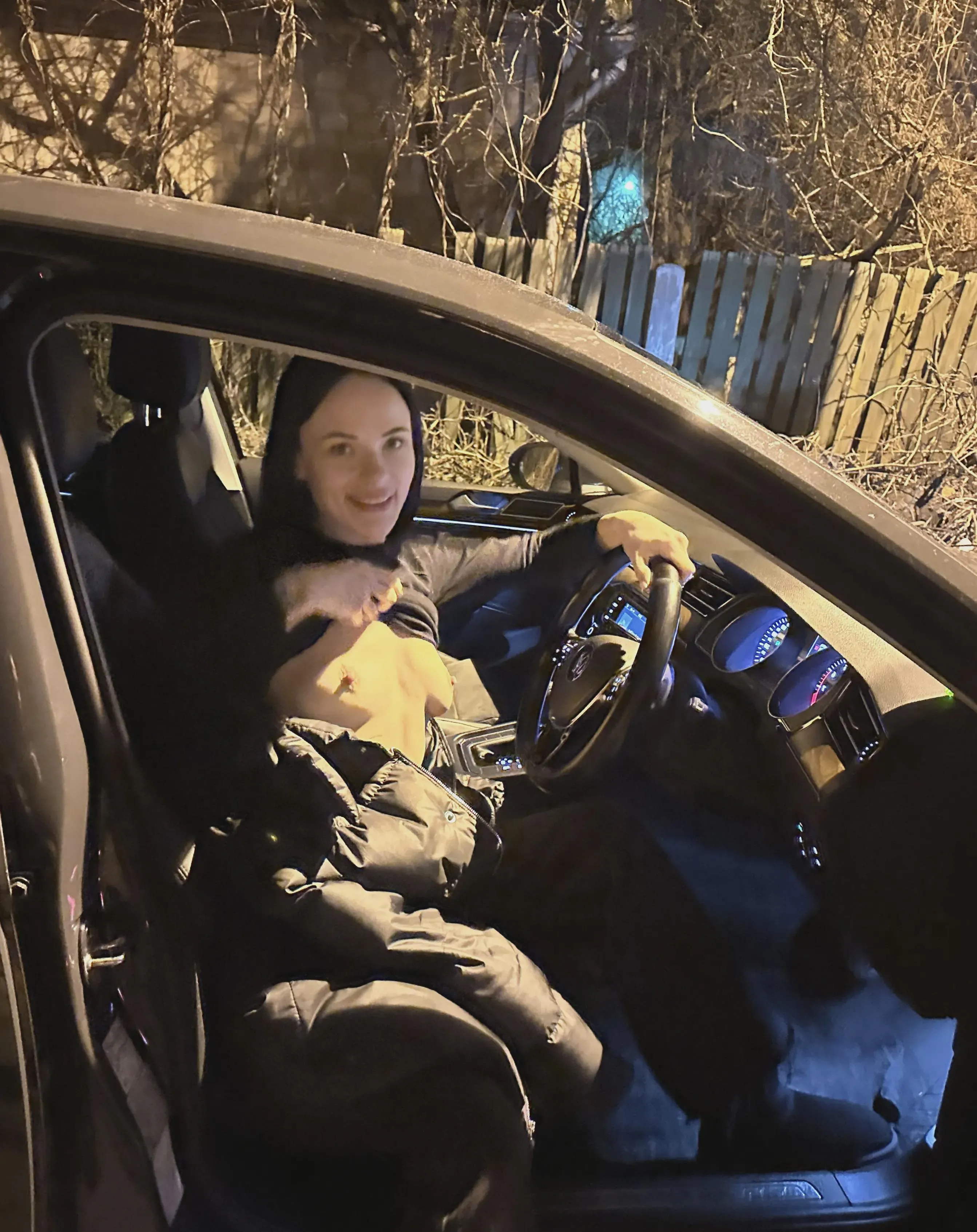 boobs who like to ride in the car naked