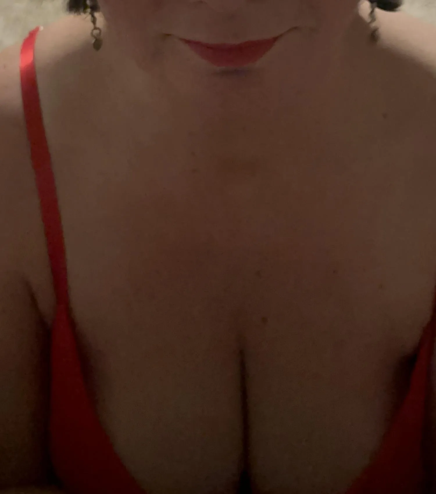 [F] exploring my bi side. Any ladies near by want to hang out or chat.