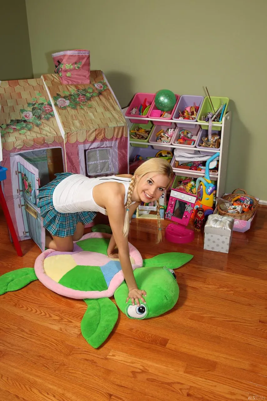 Franziska Facella is adorable playing with toys