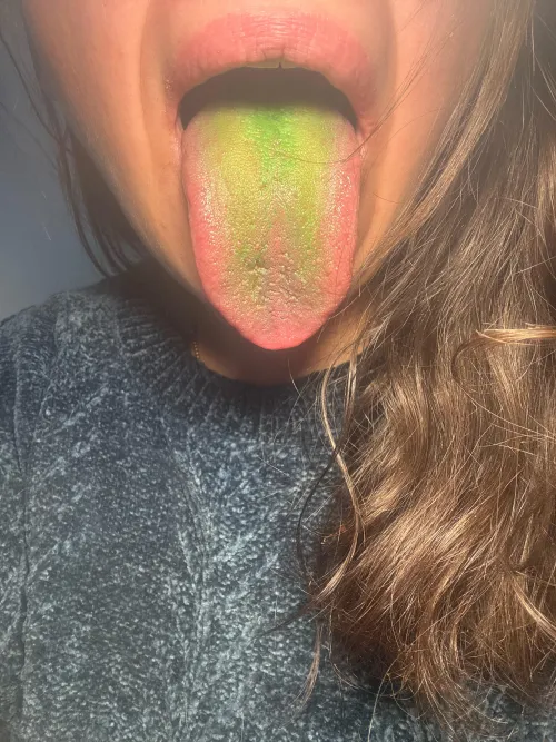 Green tongue just for you 💓