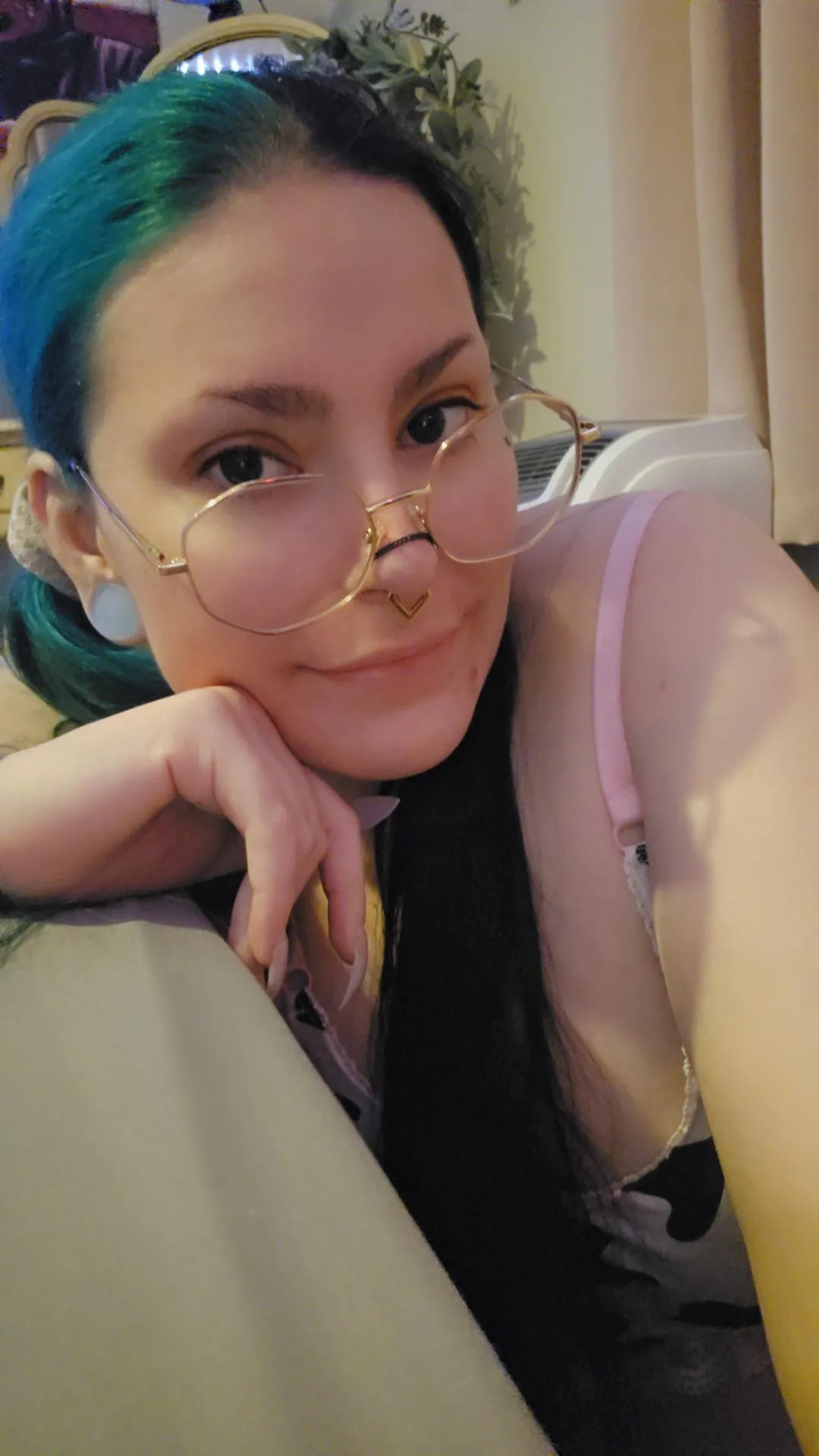 Hey there, selling sexting sessions, live calls, physical items, customs, and more. Menus pinned on profile. Kink friendly.