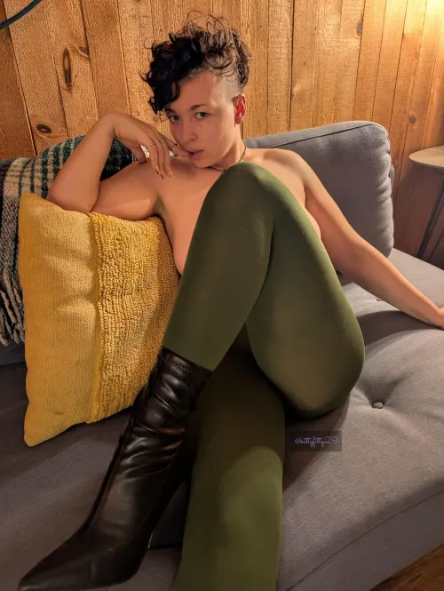 I know you love nylon and can't help but to goon