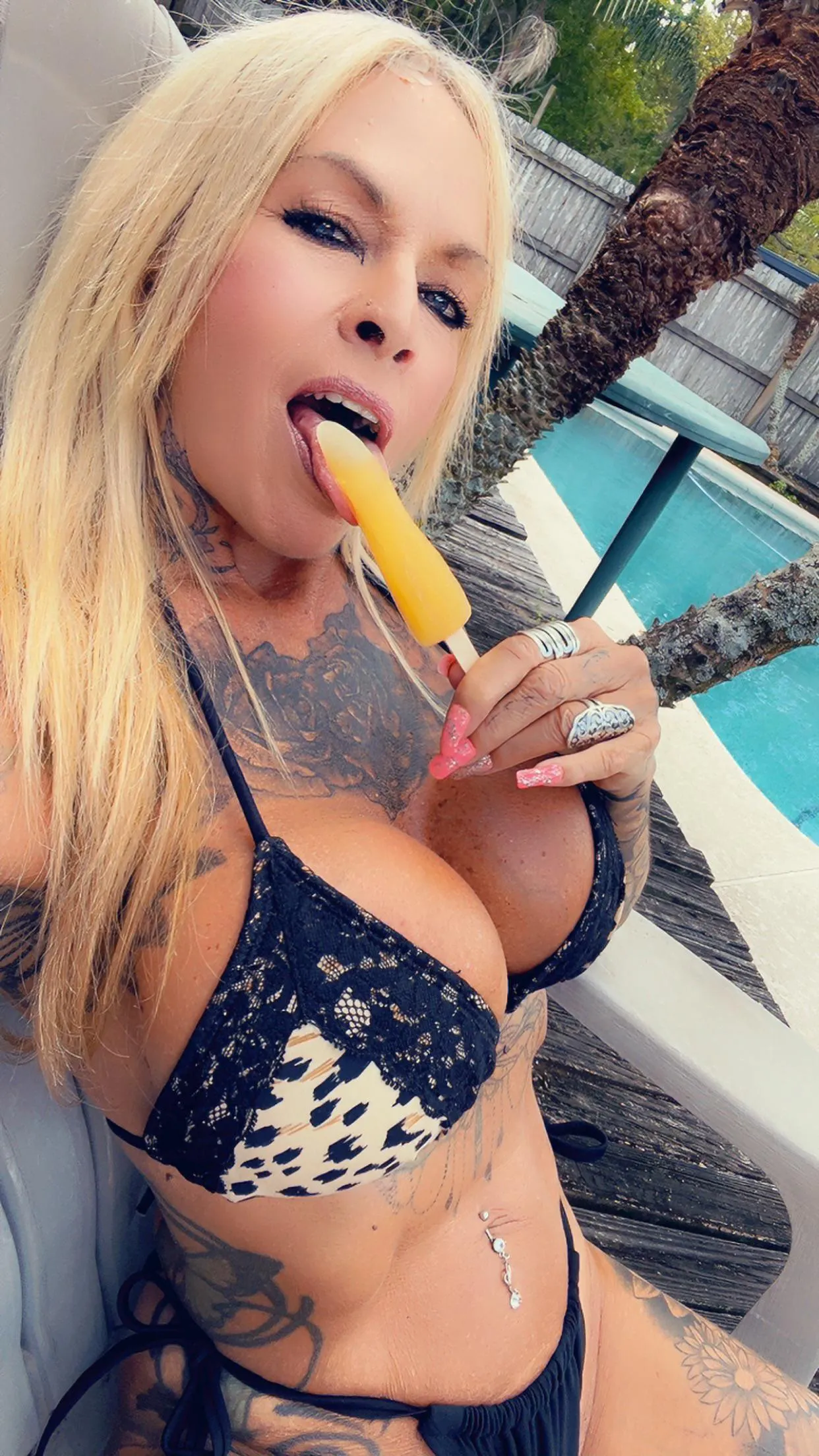 I love sucking things by the pool!