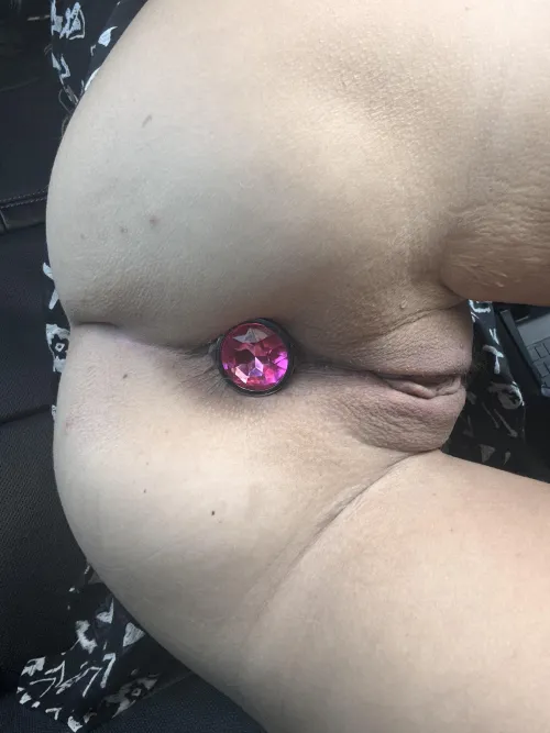 I never wear panties under my dress when I go out for drinks plugged!