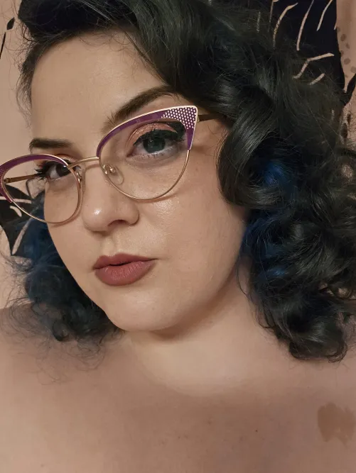 I think my new glasses look cute on me ☺️