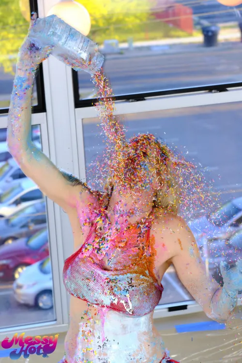 Kelly Stark faceful of sprinkles courtesy of MessyHot