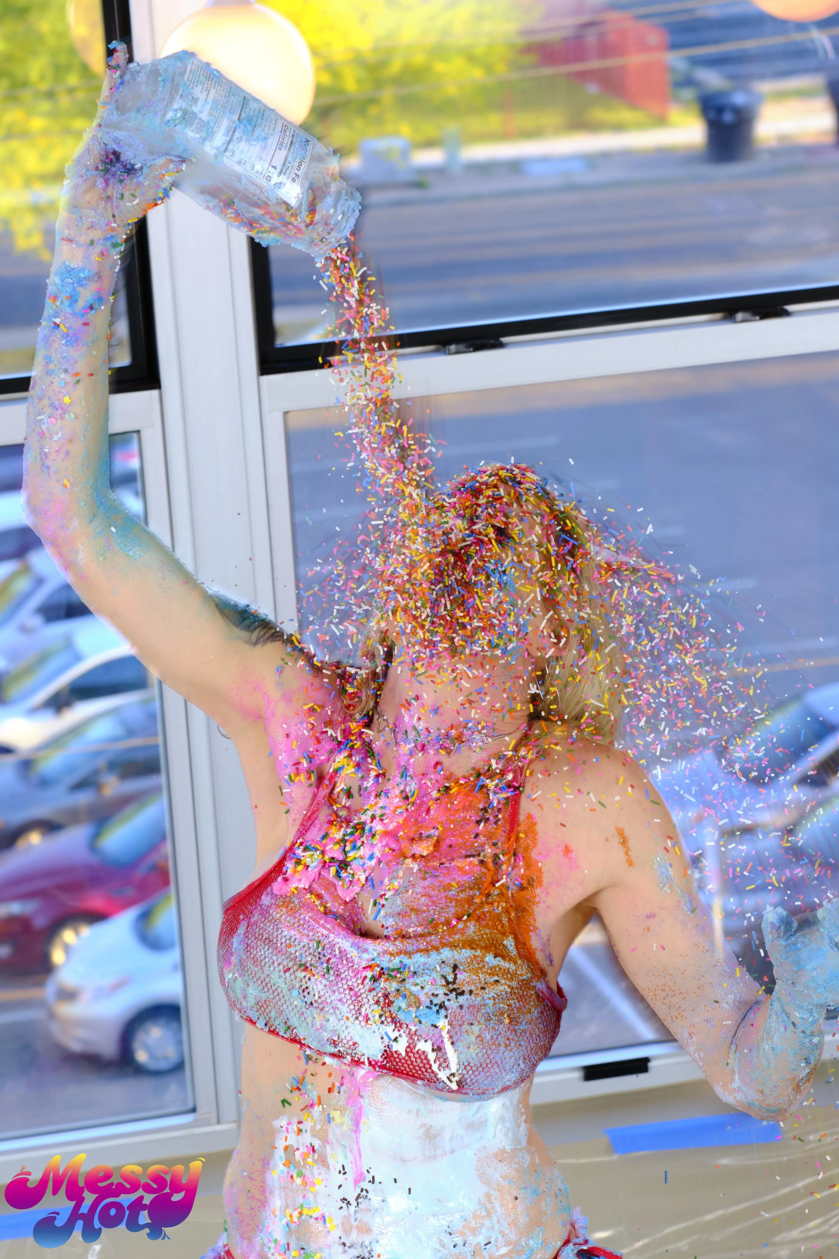 Kelly Stark faceful of sprinkles courtesy of MessyHot