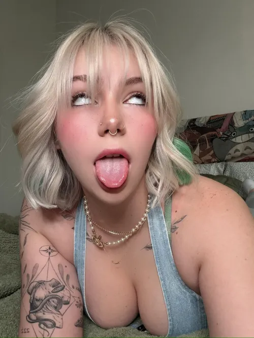 Mouth open, heart racing… now, make it worth it, daddy💦