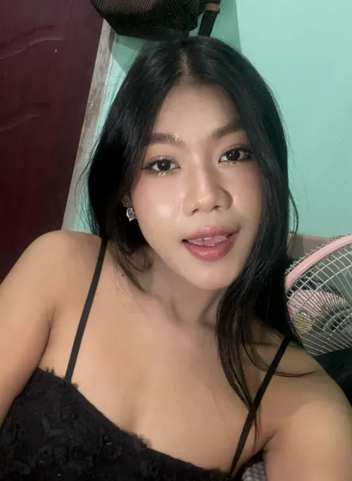 no bra in the morning sun