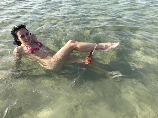 Not what it looks like... just getting ready to swim 🤩