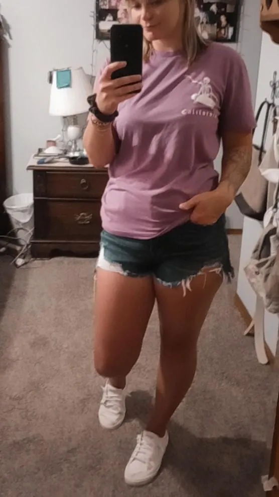 Say “yes” if you’d jerk off to a 32yo milf & I’ll send nudes