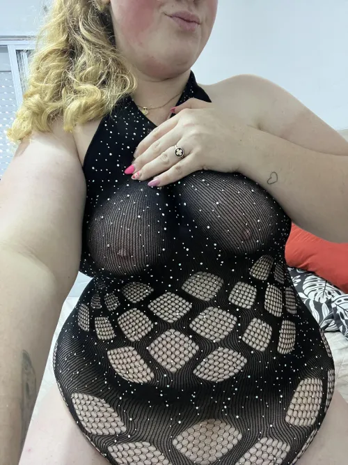 This hot mommy is looking for a big cock