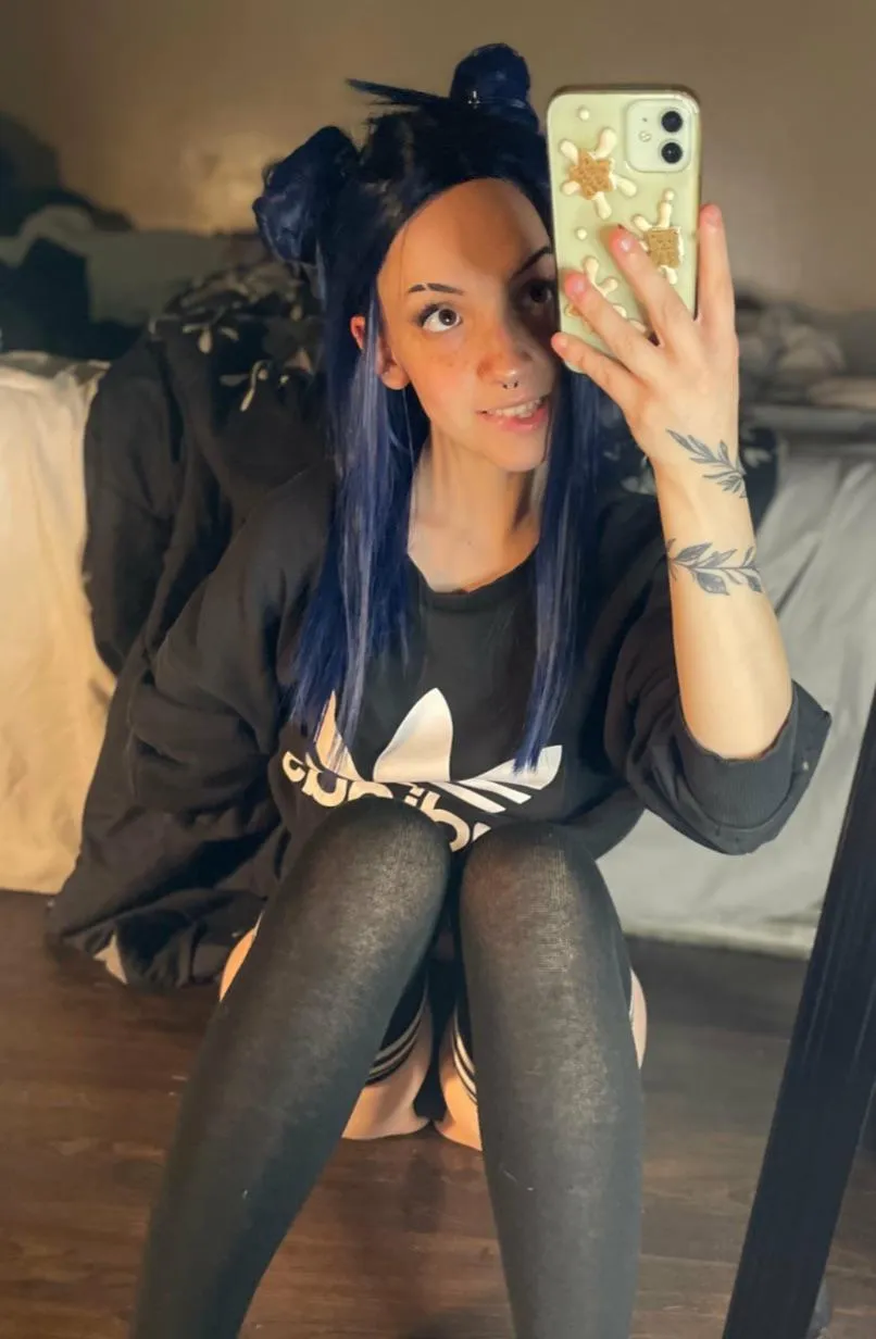 Trust me that a short goth girl can fix you