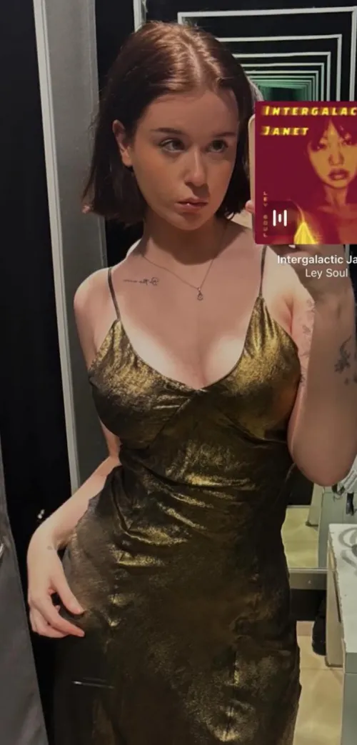 would love to show of my breasts to all the guys in the clubs so badly 😍😍