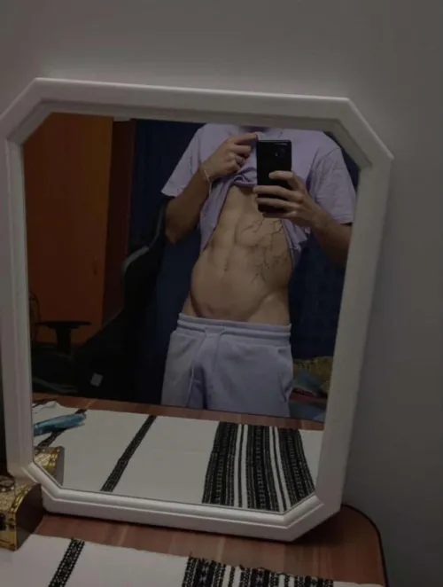 20 [M4F] lookin for smn to vibe with and chill tonight