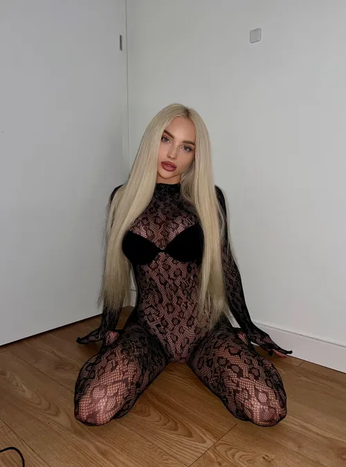 fishnet lingerie noir