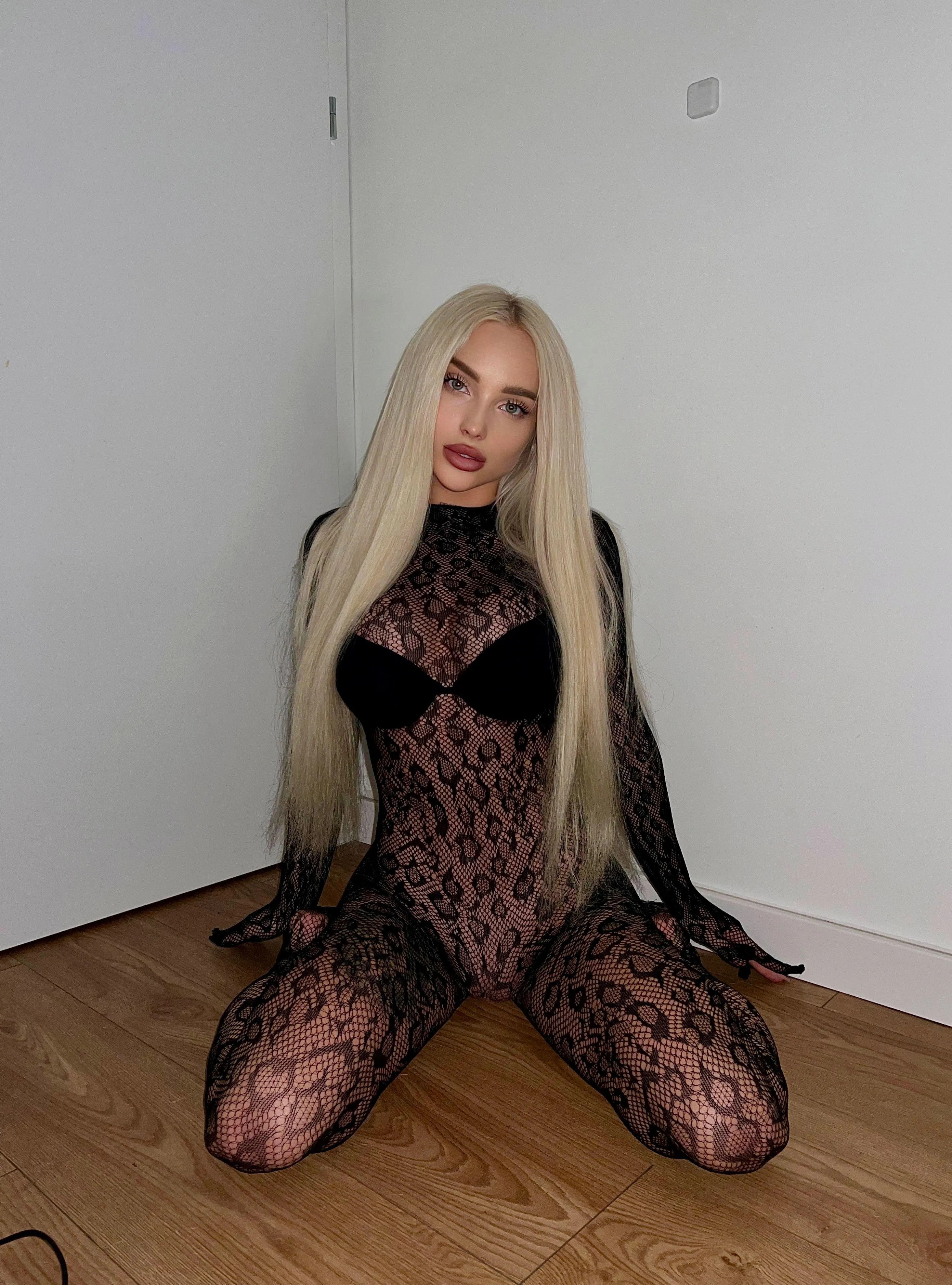 fishnet lingerie noir